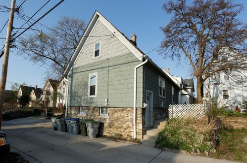 2453 Oakland Ave, Milwaukee WI 53211-4335 exterior