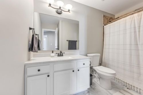 250 Village Circle Dr, Winfield MO 63389-2051 exterior