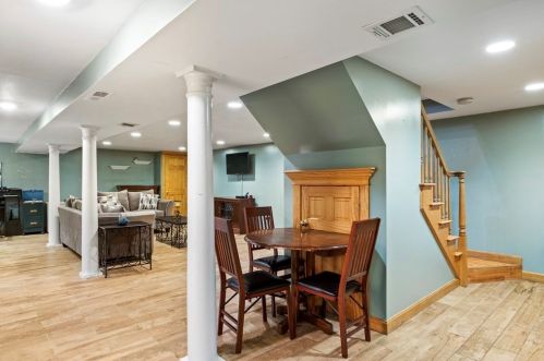 1069 Burt St, Taunton MA 02780-5166 exterior