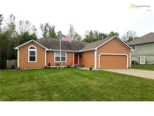 205 Lela Ln, Buckner, MO 64016-7700