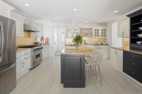 42 Danbury Ave, Westport CT  06880-6821 exterior