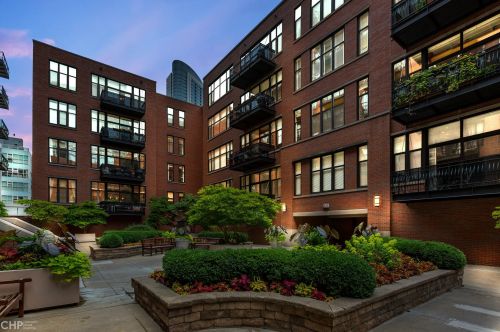 333 Hubbard St, Chicago IL  60654-4923 exterior