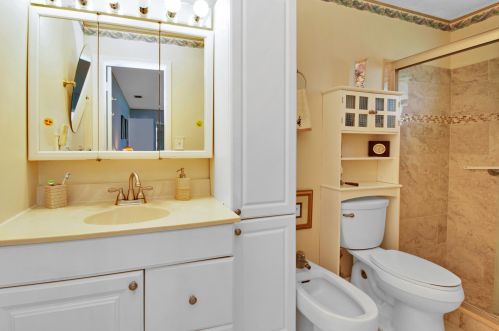 1702 18 St, Boynton Beach FL 33426-6410 exterior