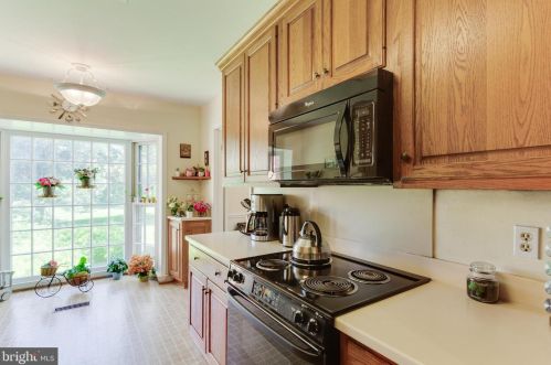 7447 Hallcrest Dr, Mc Lean VA  22102-2928 exterior