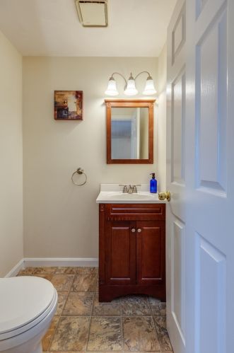 49 Bluffs Dr, Concord NH  03303-1579 exterior