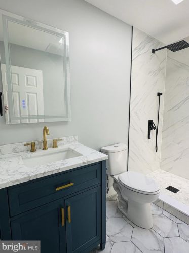 2744 Marshall St, Philadelphia PA 19133-0023 exterior