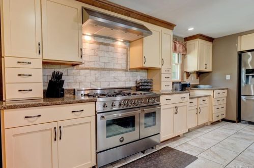 325 Hl Rd, Torrington CT 06790-5834 exterior