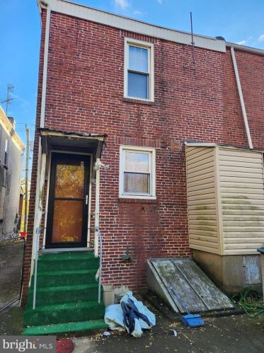 1185 Whitman Ave, Camden NJ 08104-1258 exterior