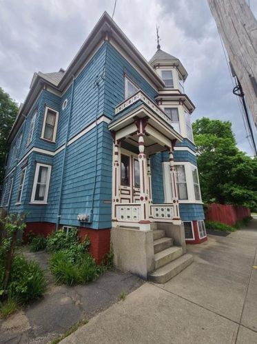 240 Lockwood St, Providence, RI 02907-1007