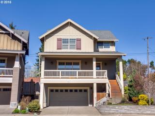 9307 Ember Ln, Portland, OR 97229-6505