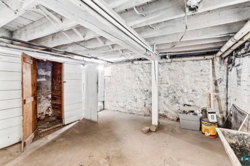 517 4 St, Duluth MN 55805-1938 exterior