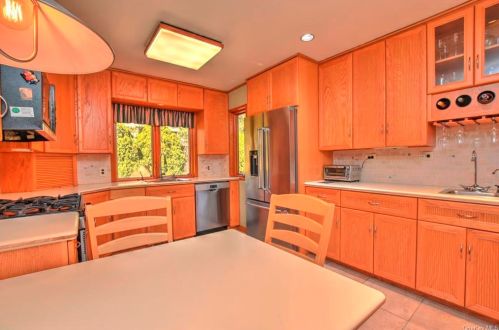 98 Hickory Rd, Briarcliff NY 10510-1221 exterior