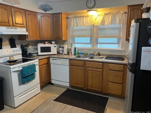 99 School St, Killingly CT 06239-3022 exterior