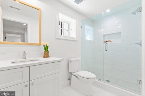 4420 Fessenden St, Washington DC  20016-4054 exterior