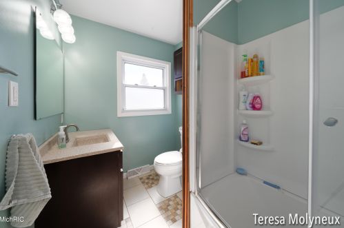 4085 Nicholl Ave, Meskegon MI 49444-3633 exterior