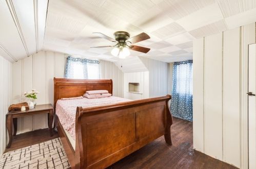 31 Ravenwood St, Springfield MA 01119-2202 exterior