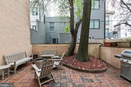 128 Bainbridge St, Philadelphia PA  19147-2402 exterior