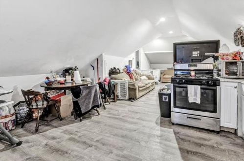 195 Elizabeth St, Derby CT 06418-1814 exterior