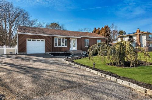 1524 Louis Kossuth Ave, Bohemia, NY 11716-1510