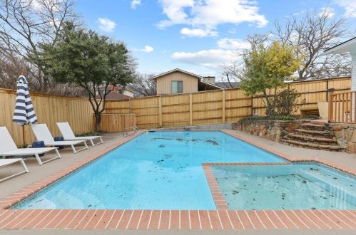 10153 Dentport Dr, Dallas TX 75238-2104 exterior