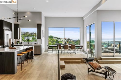 1550 Grand View Dr, Berkeley CA 94705-1637 exterior