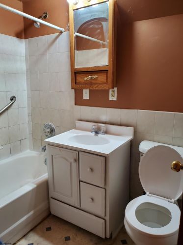 689 Case Ave, Saint Paul MN 55106-3704 exterior