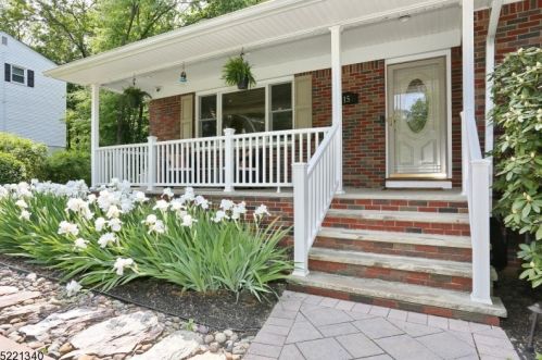 15 Cleary Ave, Kinnelon, NJ 07405-1224