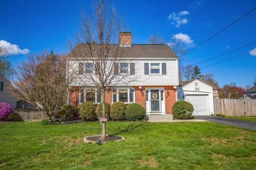 16 Venture Dr, Springfield, MA 01119-2727