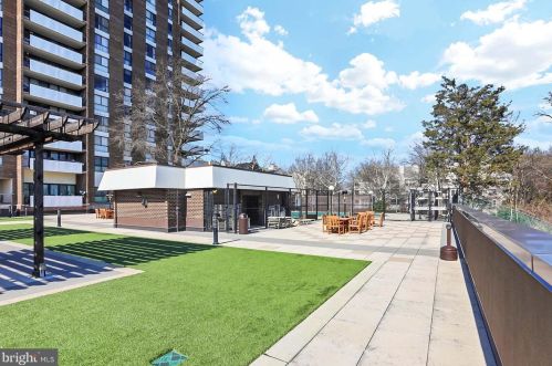 250 Reynolds St, Alexandria VA 22304-4437 exterior