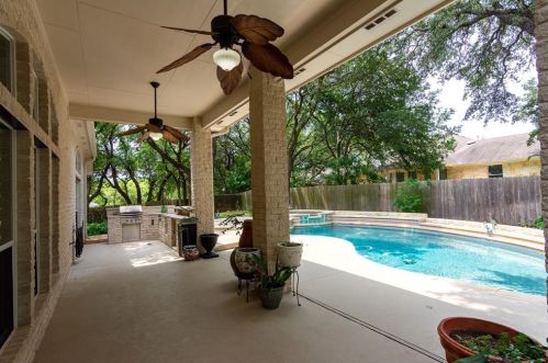 12504 Emerald Oaks Dr, Austin TX 78748 exterior