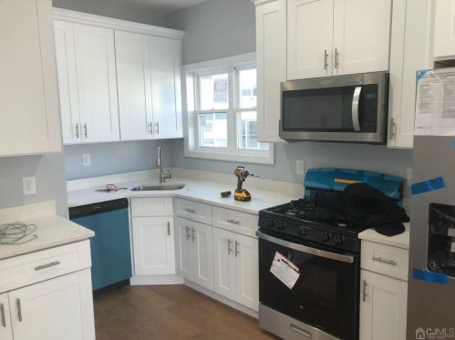 12 Laurel Pl, New Brunswick, NJ 08901-2842