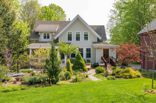 79 Mtn Rd, Concord NH 03301-6902 exterior