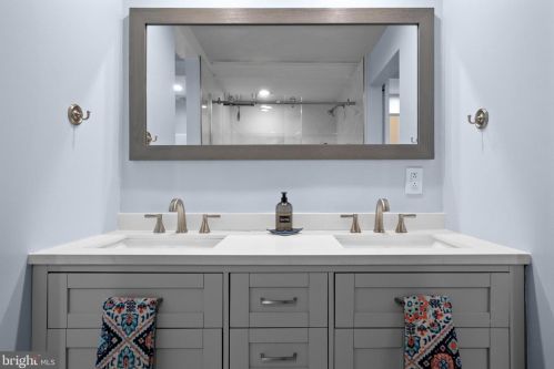 310 16th St, Philadelphia PA  19102-4907 exterior