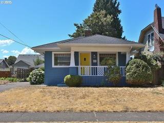 3025 58th Ave, Portland, OR 97206-2018