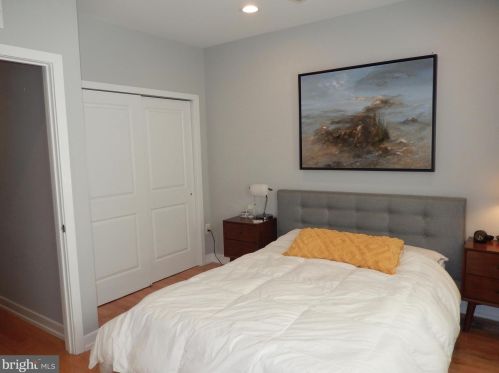 2423 Iseminger St, Philadelphia PA  19148-3517 exterior