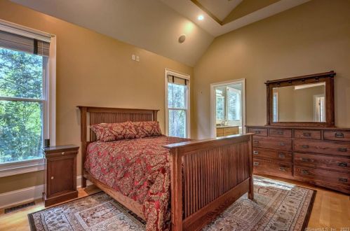 30 Ida Ave, Derby CT 06418-2322 exterior