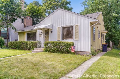 627 Hawthorne St, Grand Rapids, MI 49503-3411