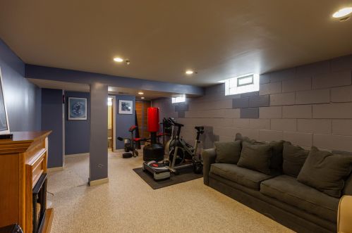 9709 Sarasota Pl, Milwaukee WI 53222-1413 exterior