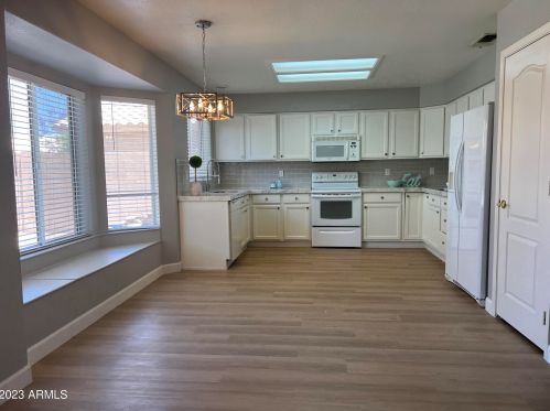 4464 Desert Wind Dr, Phoenix AZ  85044-6017 exterior