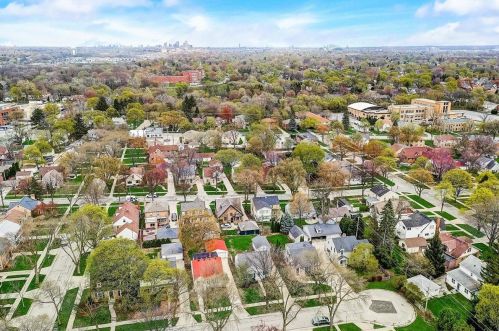 936 Currie Pl, Milwaukee WI 53213-3006 exterior