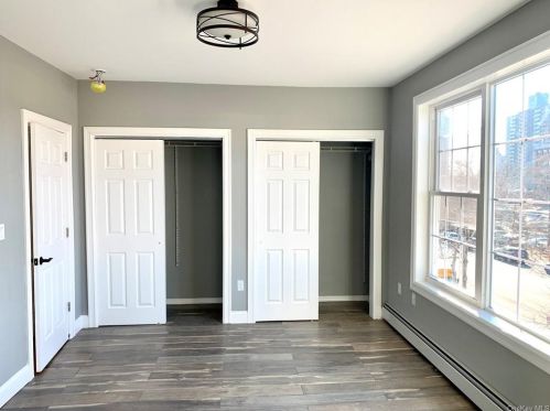 1058 White Pln Rd, Bronx NY 10462-3802 exterior