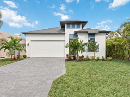 837 99th Ave, Naples, FL 34108-2233