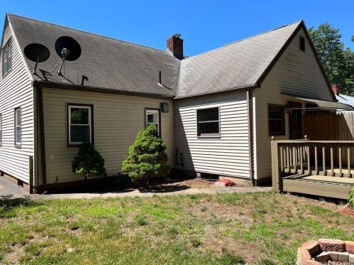 121 Hemlock St, Manchester, CT 06040-4017