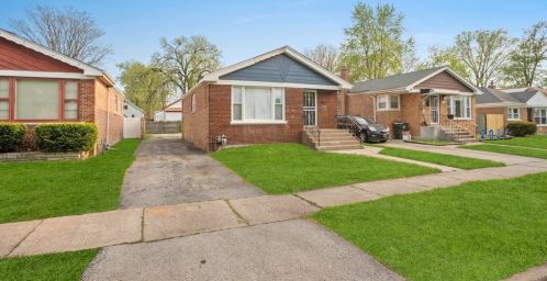 423 Jefferson St, Dolton, IL 60419-1126