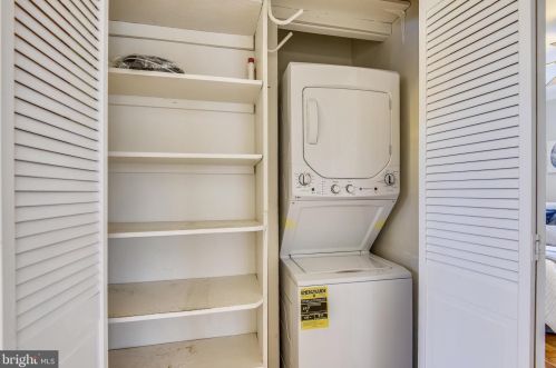 3555 Martha Custis Dr, Alexandria VA 22302-2003 exterior