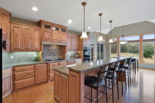 1676 Isabella Pkwy, Chaska MN 55318-3214 exterior