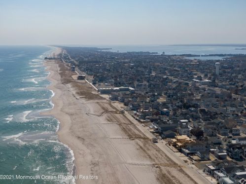 23 New York Ave, Lavallette NJ 08735-2537 exterior