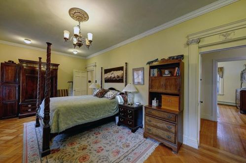 172 Pond St, Woonsocket RI  02895-2007 exterior