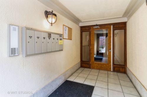 922 Sunnyside Ave, Chicago IL  60640-6022 exterior