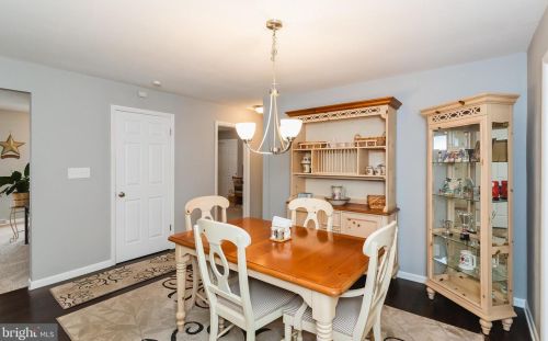 33 Vly Vw Dr, Hanover PA 17331-8307 exterior